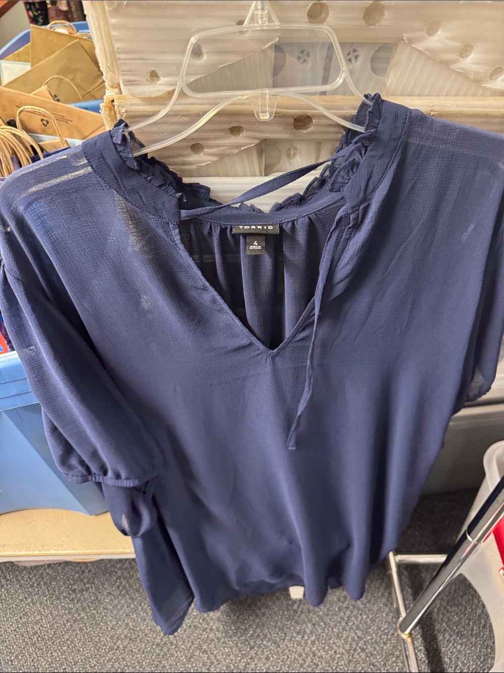 Torrid sheer top size 4 // 090261